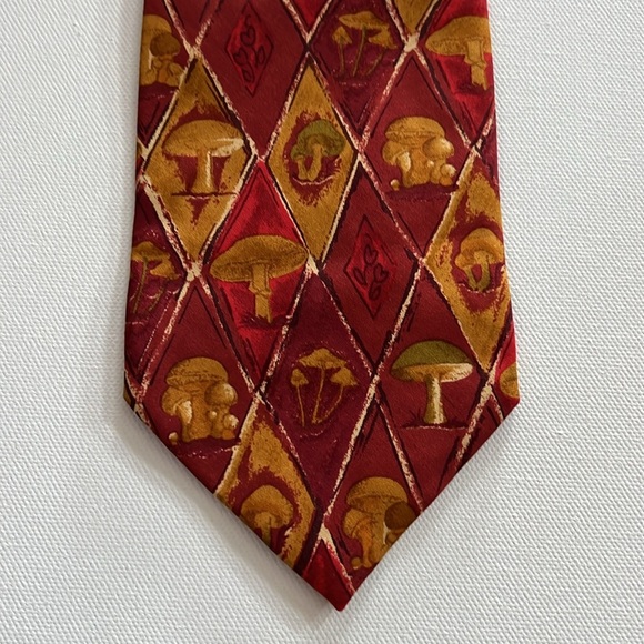 Yves Saint Laurent Red/Orange Mushroom Men's 100% Silk Tie Made in Italy - Picture 2 of 8